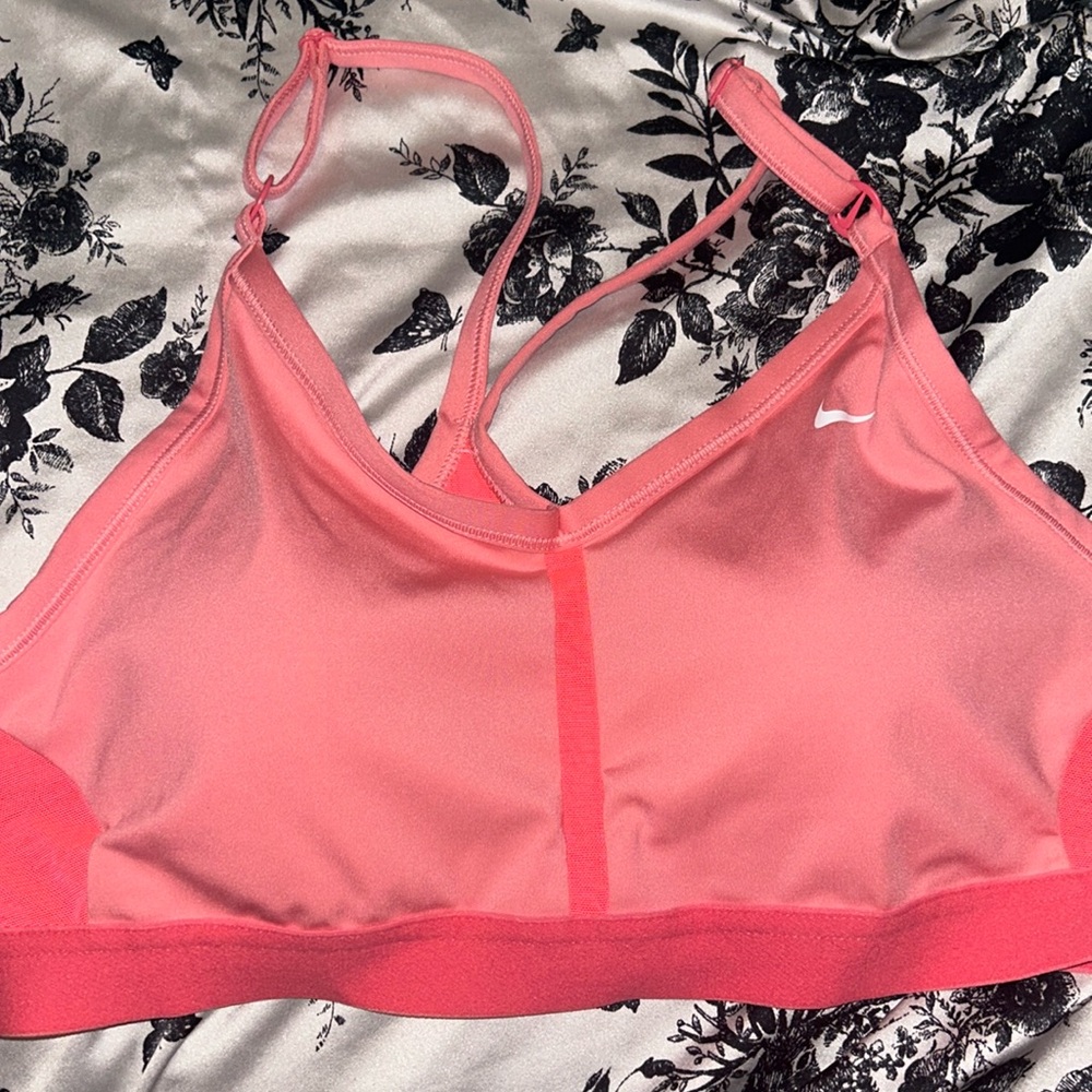 Women’s Nike sports bra size large